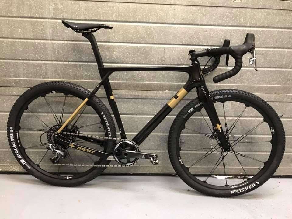carbon fibre gravel bike