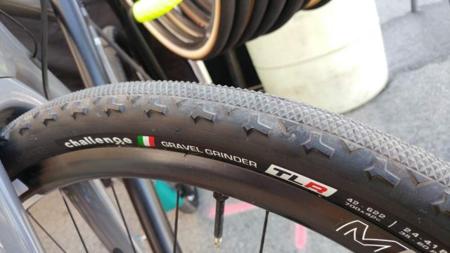 700c x 40 gravel tires