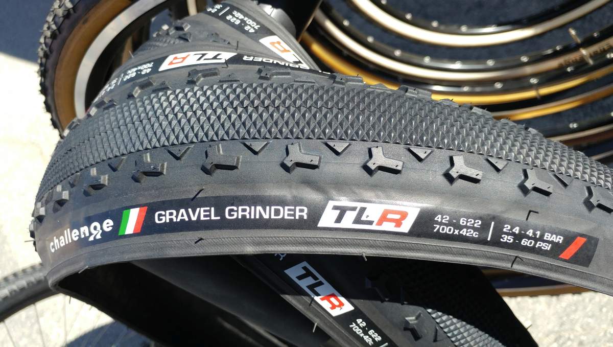 700 x 30 gravel tires