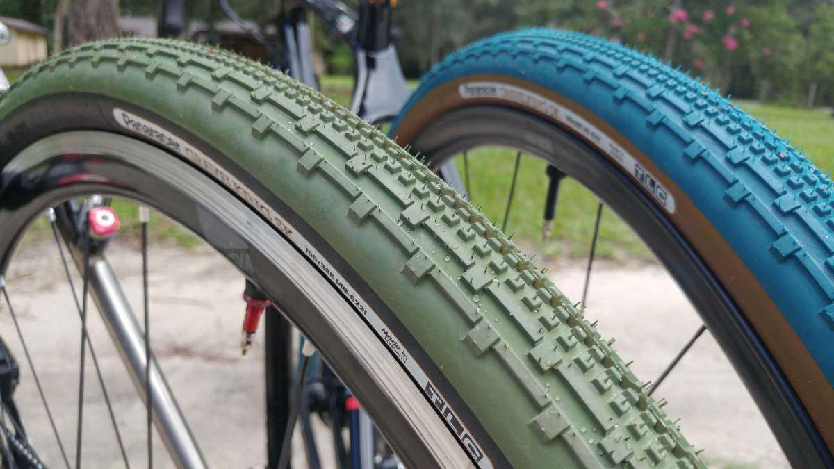 blue 700c tires